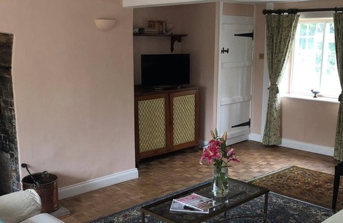 Littlebredy Cottage | Delightful light and spacious character stone cottage near the Jurassic coast