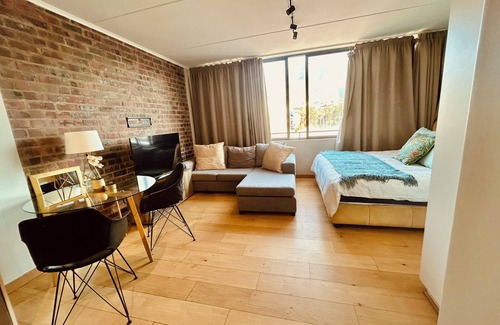 Salt River Apartment | Delightful studio in Woodstock, Cape Town perfect for Couples and Digital Nomads