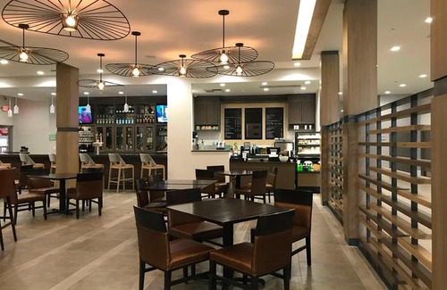 East Paris Hotel | Delta Hotels by Marriott Grand Rapids Airport