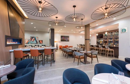 East Paris Hotel | Delta Hotels by Marriott Grand Rapids Airport
