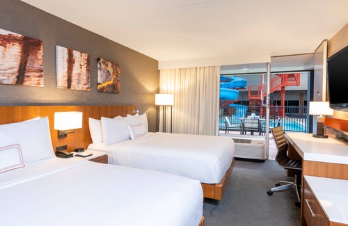 East Paris Hotel | Delta Hotels by Marriott Grand Rapids Airport
