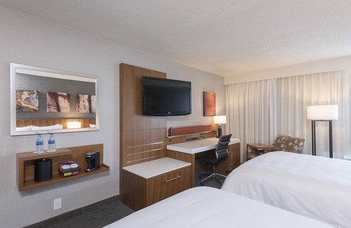 East Paris Hotel | Delta Hotels by Marriott Grand Rapids Airport