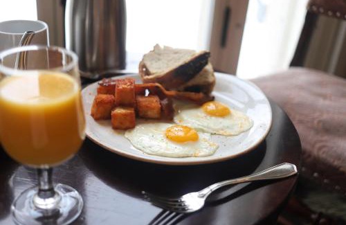 Saskatoon Downtown Hotel | Delta Hotels by Marriott Bessborough