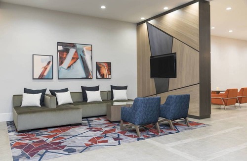 East Paris Hotel | Delta Hotels by Marriott Grand Rapids Airport