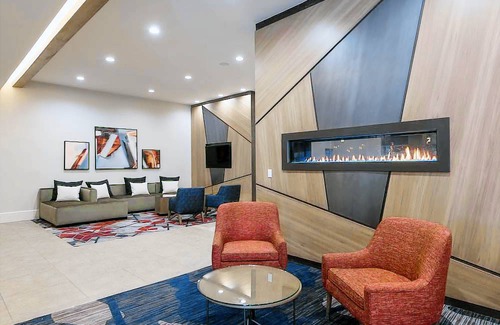 East Paris Hotel | Delta Hotels by Marriott Grand Rapids Airport