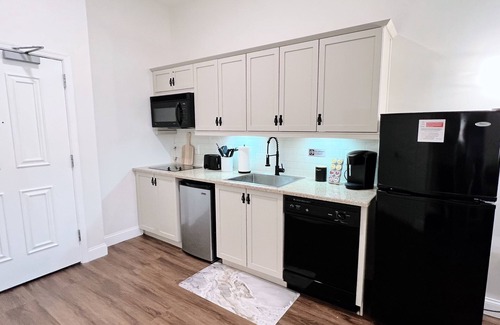 Vernon Condo | ⭐️ DELUXE 1 Bdr - Walkout Patio to Pool & Hot Tub ⛰ Mountain Creek Resort @ Appa