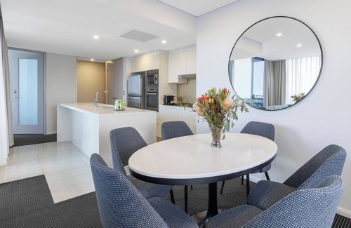 Kensington Apartment | Deluxe 3 Bedroom Suite Defries Avenue, Zetland, New South Wales