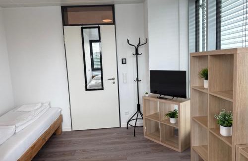 Floersheim Apartment | Deluxe 5-Bedroom Apartment with Modern Kitchen and Two Bathrooms