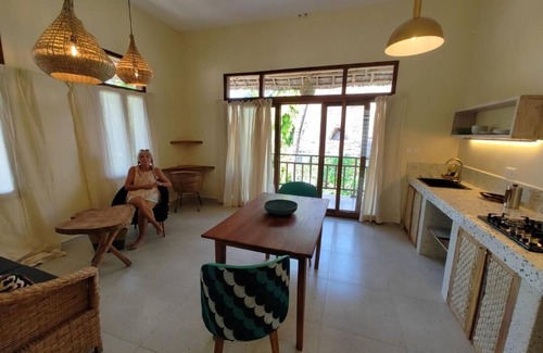 Jambiani Apartment | Deluxe apartment for 2 people with AC, openplan kitchen and AC Villa Bahati