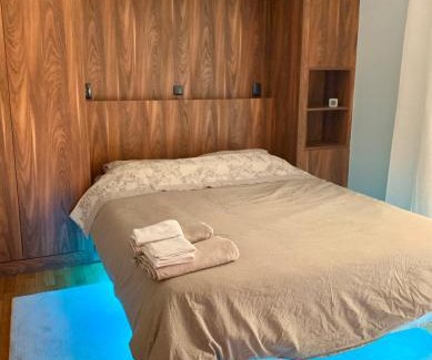 Koukaki Apartment | Deluxe apartment near Acropolis with Jacuzzi, next to metro