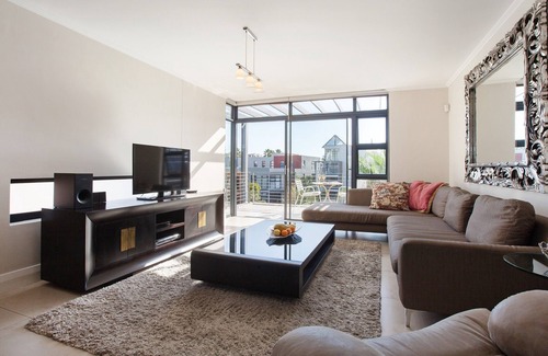 Century City Apartment | Deluxe Apartment with Free Wifi, Parking & 24hr Security