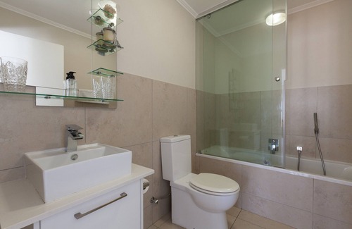 Century City Apartment | Deluxe Apartment with Free Wifi, Parking & 24hr Security