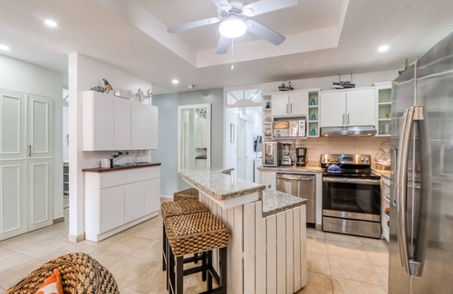 Barrio Los Villalobos Apartment | Deluxe, Beachfront Apartment w/Shared Pools, Free WiFi, & Central A/C