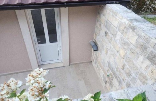 Prcanj House | Deluxe City Escape with Modern Comforts & Garage - Double Room