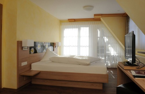 Feldstetten Apartment | Deluxe double room with shower and WC