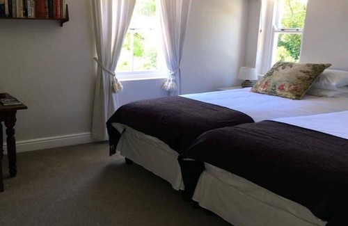 Maun House | Deluxe Double Room with Shower 2