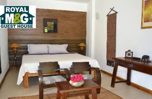 Maun House | Deluxe Double Room with Shower 2