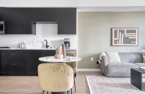 Emeryville Apartment | Deluxe Emeryville 1BR w/Pool, Gym & W/D, walk to Safeway, by Blueground