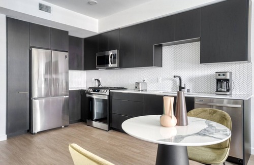 Emeryville Apartment | Deluxe Emeryville 1BR w/Pool, Gym & W/D, walk to Safeway, by Blueground