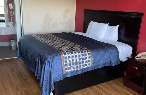 West Memphis Hotel | Deluxe Inn