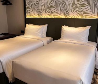 Hulu Langat Apartment | Deluxe King Room and Deluxe Twin Room at Monkeys Canopy Resort