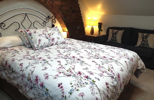 Penistone Bed & Breakfast | Deluxe King Room in Penistone.