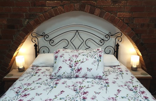 Penistone Bed & Breakfast | Deluxe King Room in Penistone.