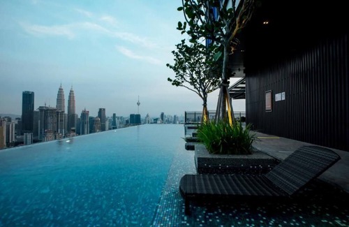 Malaysian Police Training Centre Apartment | Deluxe King Suite with Twin Tower View 22