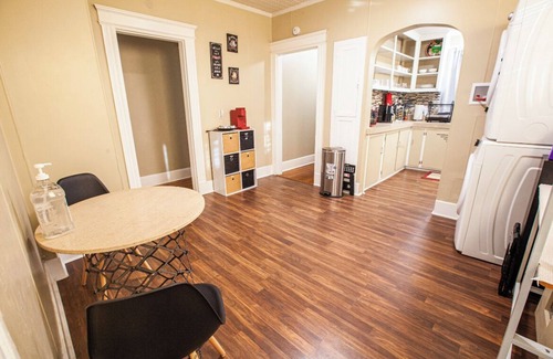 Waterbury Apartment | Deluxe Master Stay. Office Space. Close To All Essentials & Highways.