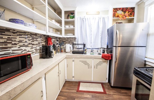 Waterbury Apartment | Deluxe Master Stay. Office Space. Close To All Essentials & Highways.