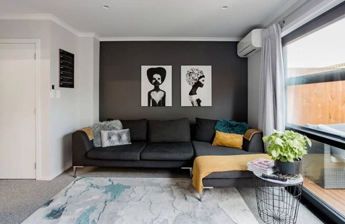 Hamilton North House | Deluxe, Modern Townhouse In Central Location - 3 Bedrooms All With Ensuite