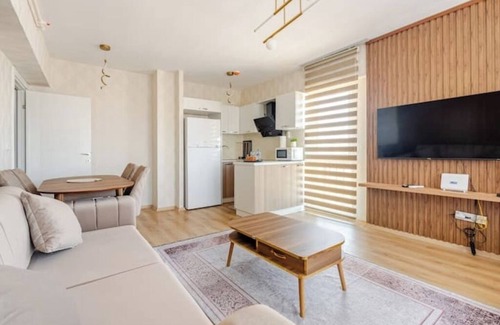 Esenyurt Apartment | Deluxe One bedroom Suite 2 A/C Wifi Parking MAI35nn