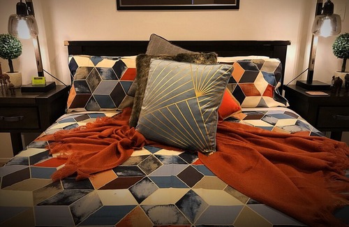 Flat Bush Apartment | Deluxe Queen Private Room 4 | Private Bathroom - Flatbush Holiday Accommodation