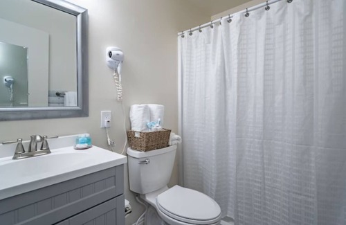 Rehoboth Beach Hotel | Deluxe Queen Room | Ocean Glass Inn | Minutes to Rehoboth Beach Boardwalk
