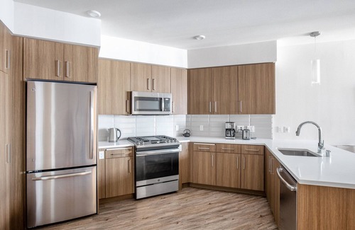 Centennial Apartment | Deluxe Redwood City 1BR w/W/D, Gym, BBQ, walk to Caltrain, by Blueground