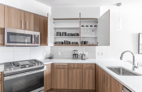 Centennial Apartment | Deluxe Redwood City 1BR w/W/D, Gym, BBQ, walk to Caltrain, by Blueground