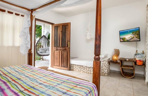 Kiwengwa House | Deluxe Room in Boutique Hotel with Private Beach