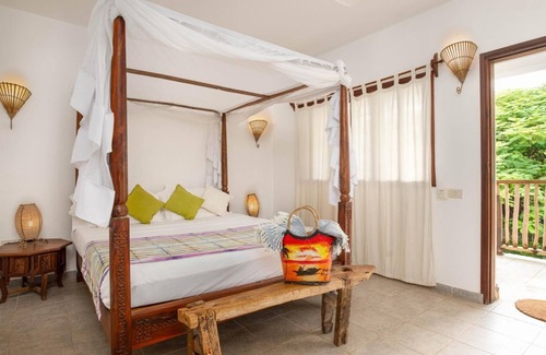 Kiwengwa House | Deluxe Room in Boutique Hotel with Private Beach