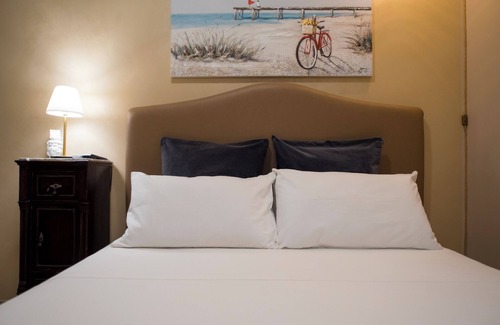 Cibali Apartment | Deluxe room with private bathroom.