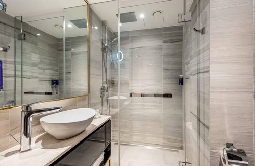 Portsoken Hotel | Deluxe, Spitel Fyeld King at Hotel Saint—Near Landmarks & Historic Sites!