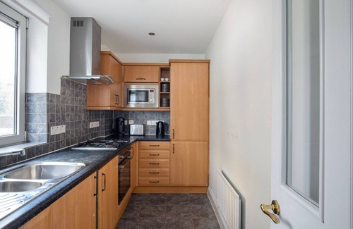 Bishop's Apartment | Deluxe Stratford 2BR w/Security & Gym, nr Train Station, by Blueground