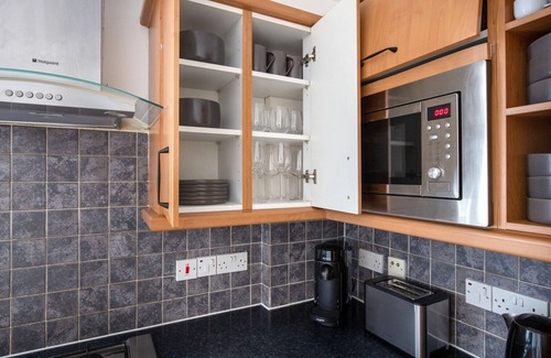 Bishop's Apartment | Deluxe Stratford 2BR w/Security & Gym, nr Train Station, by Blueground