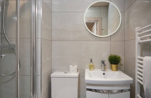 Hull Old Town Apartment | Deluxe Studios @ Humber Lofts Residences