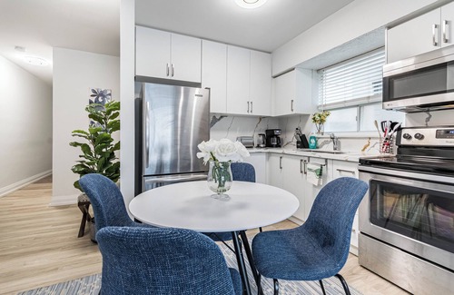 Port Credit Apartment | Deluxe Suite, Free Parking, Port Credit Lakeshore