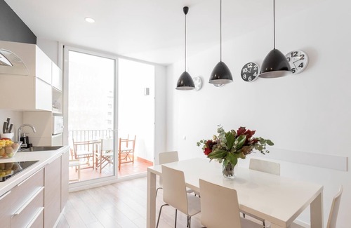 L'Antiga Esquerra de l'Eixample Apartment | DELUXE THREE BEDROOM APARTMENT