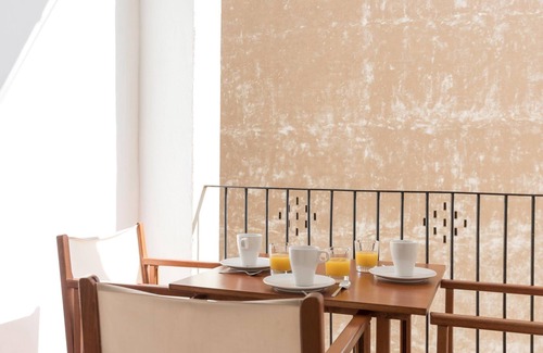 L'Antiga Esquerra de l'Eixample Apartment | DELUXE THREE BEDROOM APARTMENT