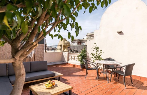 L'Antiga Esquerra de l'Eixample Apartment | DELUXE THREE BEDROOM APARTMENT