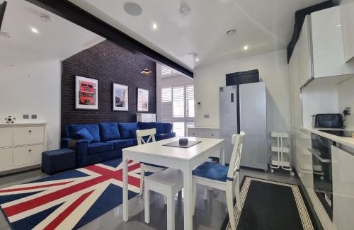 Weavers House | Deluxe Townhouse Zone 1 Brick Lane