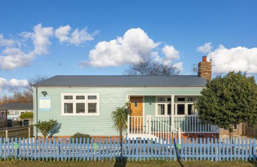 Grimsby Ski Chalet | Den of Joy Humberston Fitties sleeps 6,hot tub,log burner