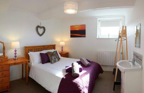 Scarborough Apartment | Denelea - Stunning Sea Views!